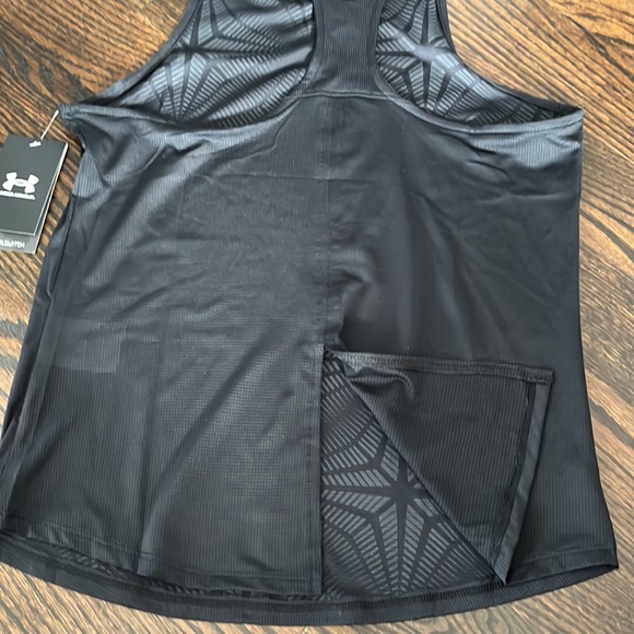 Under Armour women’s workout tank - Picture 8 of 9